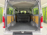 積み下ろしのしやすいデッキにはたっぷりと荷物を積み込んでいただけます。遊びから仕事まで、様々なシーンで頼れます♪