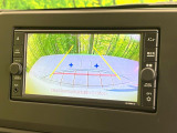 【バックカメラ】駐車時に後方がリアルタイム映像で確認できます。大型商業施設や立体駐車場での駐車時や、夜間のバック時に大活躍!運転スキルに関わらず、今や必須となった装備のひとつです!