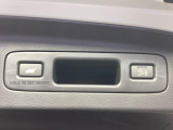 【ハンズフリーパワーバックドア】リアバンパー下部に足先を出し入れするだけでバックドアが自動で開閉♪両手が荷物でふさがっている時でもラクラク開閉操作が行えます!