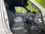 運転席シート廻りは使用感も少なく、良好な状態となっています。丁寧に使われていたことがよくわかりますね。