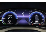 マルチインフォメーションディスプレイ付きのメーターです!エコ運転へ導く多彩な情報を表示してくれます。