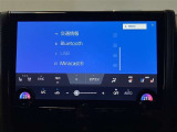 【Miracast】スマホ画面を無線で車載ディスプレイへ映せる快適で便利な機能です。簡単に接続可能です!!