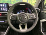 インテリアに合わせたデザインのステアリングは、運転される方のことも考え、運転しやすい形状、大きさです。是非一度、実際に触ってお確かめください。