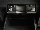 運転席お膝元にETCカード挿入口がございます。