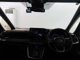見通しのよいすっきりとした視界で、誰でも運転しやすいです。運転のしやすさは疲れにくさにも繋がりますよ♪