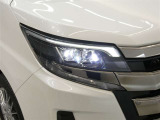 LEDヘッドライトです。デザイン性がよくとても明るいので、夜間の走行や悪天候でも安心です。しかも長寿命!