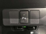 障害物に近づくと、警告音(ピーピー音)やディスプレイ表示で運転者に知らせ、安全な駐車をサポートします。