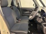 ゆったりと座れる運転席シートですのでストレスなく運転が出来ますよ!
