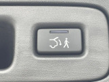 【パワーバックドア】スマートキーや運転席のボタンを押すだけでリアゲートが自動で開閉します!荷物を持っている時や、高い位置にあるバックドアを閉める際に便利な機能です♪