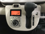 左右独立温度コントロールフルオートエアコンです。運転席、助手席それぞれで独立して温度設定ができます。冷え性の方が乗っても安心ですね♪