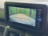 【バックカメラ】駐車時に後方がリアルタイム映像で確認できます。大型商業施設や立体駐車場での駐車時や、夜間のバック時に大活躍!運転スキルに関わらず、今や必須となった装備のひとつです!