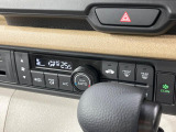 【シートヒーター】寒い日に重宝するシートヒーター!エアコンより早く温まってくれるので寒がりの人も安心ですね♪エアコンの温風は乾燥するから苦手、という方にもをおすすめです。