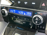 左右独立温度コントロールフルオートエアコンです。運転席、助手席それぞれで独立して温度設定ができます。冷え性の方が乗っても安心ですね♪