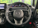 インテリアに合わせたデザインのステアリングは、運転される方のことも考え、運転しやすい形状、大きさです。是非一度、実際に触ってお確かめください。