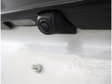 バックカメラが付いているので後方確認が非常にしやすいです。今や運転初心者も熟練者も必須装備!ついていて損はないですね♪