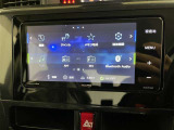 スマホのBluetoothと接続すれば、自分の好きな音楽を聴きながら運転ができます♪ 何処に行くときも、自分の好きな音楽で運転を楽しみましょう!