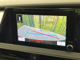 【バックカメラ】駐車時に後方がリアルタイム映像で確認できます。大型商業施設や立体駐車場での駐車時や、夜間のバック時に大活躍!運転スキルに関わらず、今や必須となった装備のひとつです!