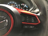 【ステアリングスイッチ】運転中に視線を前に向けたまま操作できます。