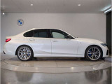 BMWでは重量配分にもこだわりがあり、FRモデルでは50:50とFFモデルでも60:40と前後の重量バランスにこだわり、軽快なハンドリングを実現しております。