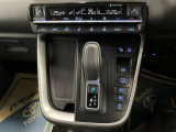 オートエアコン♪お好みの温度に設定するだけで車内を快適空間にしてくれますよ♪