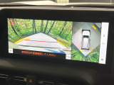 【パノラミックビューモニター】専用のカメラにより、上から見下ろしたような視点で360度クルマの周囲を確認することができます☆死角部分も確認しやすく、狭い場所での切り返しや駐車もスムーズに行えます。