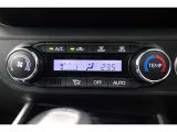 ★エアコンはオートタイプが装着済みです!オートモードにしておけば、車内温度を設定するだけで風の料や吹き出し口の切り替えを機械が行ってくれます!一年中快適な環境を作れますよ♪
