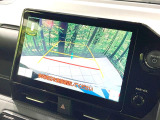 【バックカメラ】駐車時に後方がリアルタイム映像で確認できます。大型商業施設や立体駐車場での駐車時や、夜間のバック時に大活躍!運転スキルに関わらず、今や必須となった装備のひとつです!