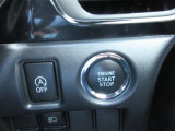 プッシュスタートのボタンがとても運転席から見やすい位置にあります。ドライバーから見えにくいところにあるクルマが多いんですよね。それだけでイライラしちゃう。このクルマなら解決です!