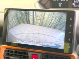 【バックカメラ】駐車時に後方がリアルタイム映像で確認できます。大型商業施設や立体駐車場での駐車時や、夜間のバック時に大活躍!運転スキルに関わらず、今や必須となった装備のひとつです!
