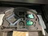 【パンク修理キット剤】こちらのお車にはパンク修理キット剤ついております♪