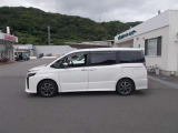 両側スライドドアなので狭い駐車スペースでも乗り降りがしやすく、隣の車を傷つける心配も少なくなります。