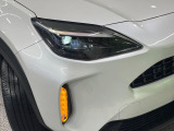 【LEDヘッドライト】悪天候や夜間走行時も良好な視界を確保し安心して運転できる高輝度LEDヘッドライトを装備!点灯速度が早く、消費電力も抑えられています。