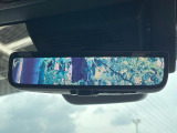 【デジタルインナーミラー】後席の大きな荷物や同乗者で後方が確認しづらい時でも安心!カメラが撮影した車両後方の映像をルームミラー内に表示。クリアな視界で状況の確認が可能です!