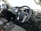 前方の見通しが良いすっきりした視界、誰でも扱いやすく運転できます。疲れにくく安心ドライブを更に快適なものにします!
