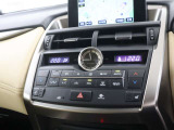 運転・助手席で独立した温度設定のできる、オートエアーコンディショナー。花粉除去機能、イオン発生機能を装備し、室内を快適な環境に保ちます。