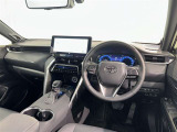 運転席まわりです。 各操作スイッチは使いやすい位置に配置されてます。
