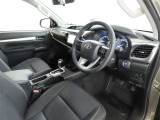 シンプルで使いやすいデザインの運転席です。