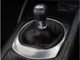 【シフトレバー】シフトもとても操作しやすいデザインになっております。運転する人の事を第一に考えた操作性の高い仕様です。
