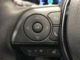 ステアリングスイッチ付き。前方から目を離すことなく操作することが可能です。
