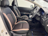 ゆったりと座れる運転席シートですのでストレスなく運転が出来ますよ!