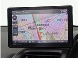 お車選びをお楽しみ頂けるよう、在庫車の展示スペースを十分に確保しております。