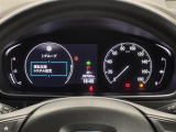 【メーターまわり】ドライバーから見やすい位置にあって安全運転に寄与します。マルチインフォメーションディスプレイでは、クルマに関する情報の確認はもちろん、各種安全機能・装備のON/OFFも設定可能。
