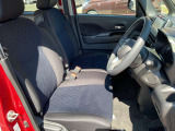 運転席は広々としていて、ゆったりと運転をお楽しみいただくことができますよ。