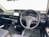 運転席まわりです。 各操作スイッチは使いやすい位置に配置されてます。
