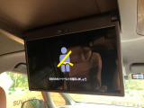【フリップダウンモニター】大画面モニターで後席でもエンタメをお楽しみいただけます。小さなお子様にも大人気の装備です♪