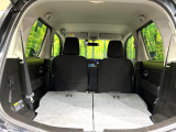 普段のお買い物や通勤、送迎等に十分な荷室スペースを確保しております。セカンドシートを倒すと、大きな荷物の積載も可能です♪