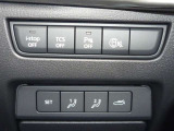 【パーキングセンサー】障害物などが車両に近づいた際に、音と画面表示にてお知らせしてくれます。警告音も段階的に鳴ってくれるので、どのくらいの近さなのか感覚的に察知することが出来ます♪