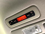 【リアオートエアコン】広い後部座席には必須の機能!風量や温度を自動で調整し前席と同様な車内環境にしてくれるリアオートエアコンを装備。夏の暑さも冬の寒さもストレスなく快適にお過ごしいただけます♪