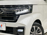 【LEDヘッドライト】悪天候や夜間走行時も良好な視界を確保し安心して運転できる高輝度LEDヘッドライトを装備!点灯速度が早く、消費電力も抑えられています。