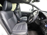 ゆったり室内で運転もしやすいです♪使い勝手の良い配置も考えられています!!